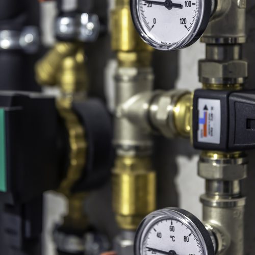 Industrial heating system. Pressure sensor on the hot water pressure reducing valve. Close-up. SSUCv3H4sIAAAAAAAACpySz26DMAzG75P2DijnIlGghe5Vqh2cxBRraVIlodNU9d2XP1Bl193wz/ZnfzGP97eqYhwcCfZRPWIUYlJqcd6CJ6MDbnYrt6gl2pLcbXdsSgBURijJG0ugSsjBi1nDFQPUi1IRP1OSOQ9+cejiLisS4PESNDJ8SeSFzzmutkRKho6QYmxXMLfwxDaUxf/VmT8+X4YvqMVPWrgwYlEhZCPnXMq+vj3aa2kNFkmmcHU3AlQs6AoloBtY+NN3syRIXwpi/JzusikJs2hv41YvM0wZcwOu4qtPYQxufAbnQrnceDFbhL/AXIs52vjkaVVlMhwnhvuuO/Rj2w/doWtPh7Y9rQX5oDMFnbTOJhRi8UWydEVxAzbt+X7qJdQ4noa6bzjWMA5NLacGheDjkU9DuMXzFwAA//8DANleQiK5AgAA